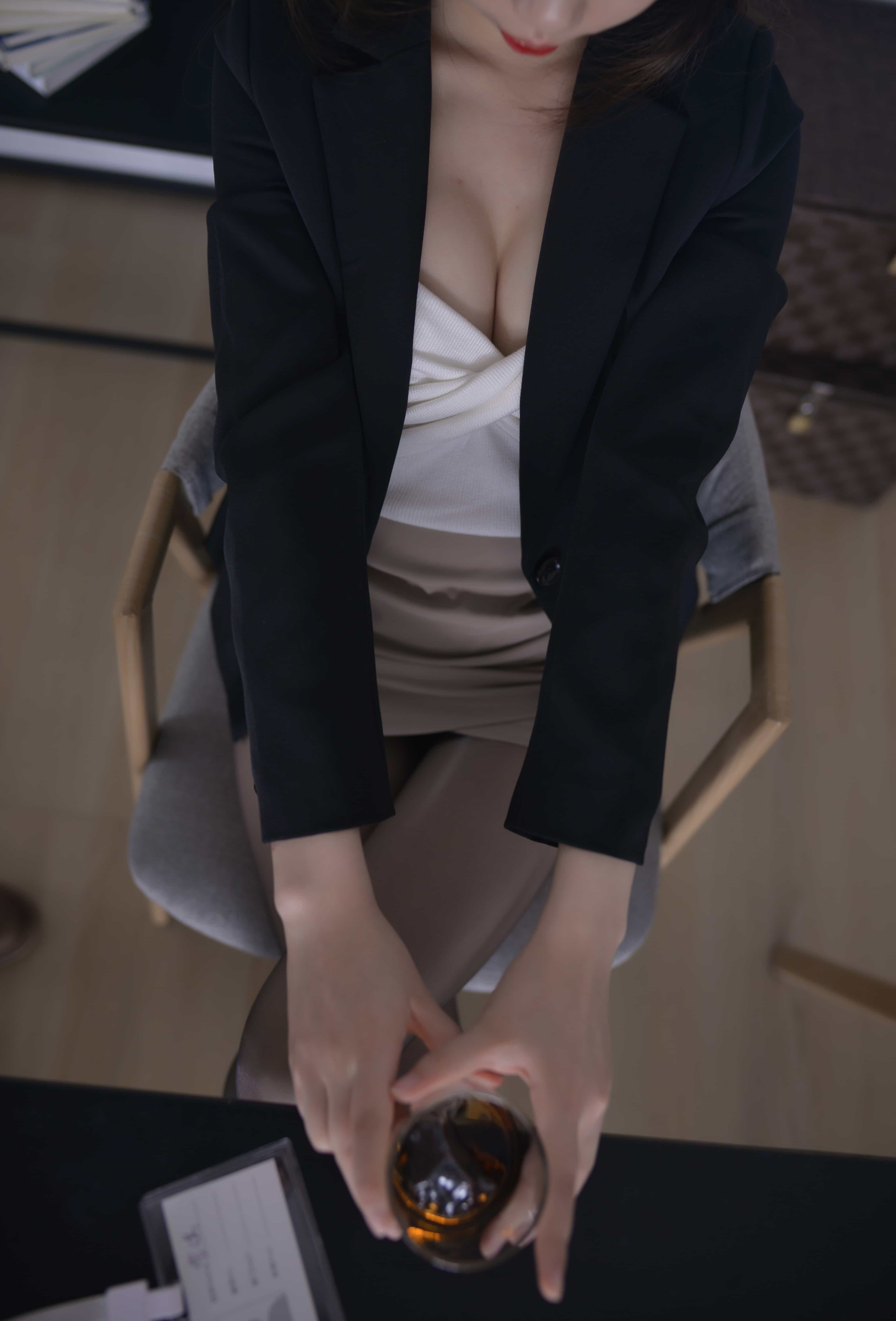 雪琪SAMA NO.045 OL后辈出差第一天[66P4V-982MB]